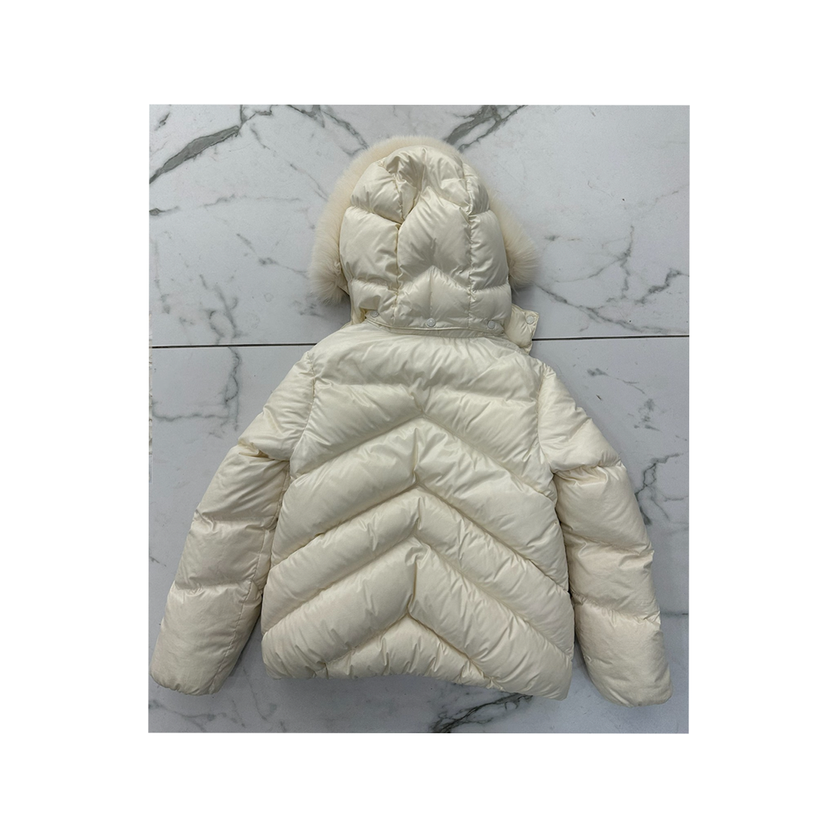 PRELOVED MONCLER JUNIOR FUR JACKET IN WHITE
