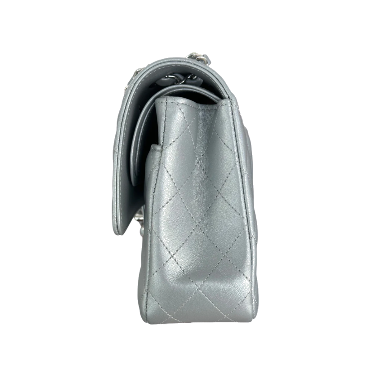 PRELOVED CHANEL SILVER QUILTED MEDIUM FLAP BAG