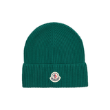 MONCLER LOGO RIBBED COTTON BEANIE IN GREEN