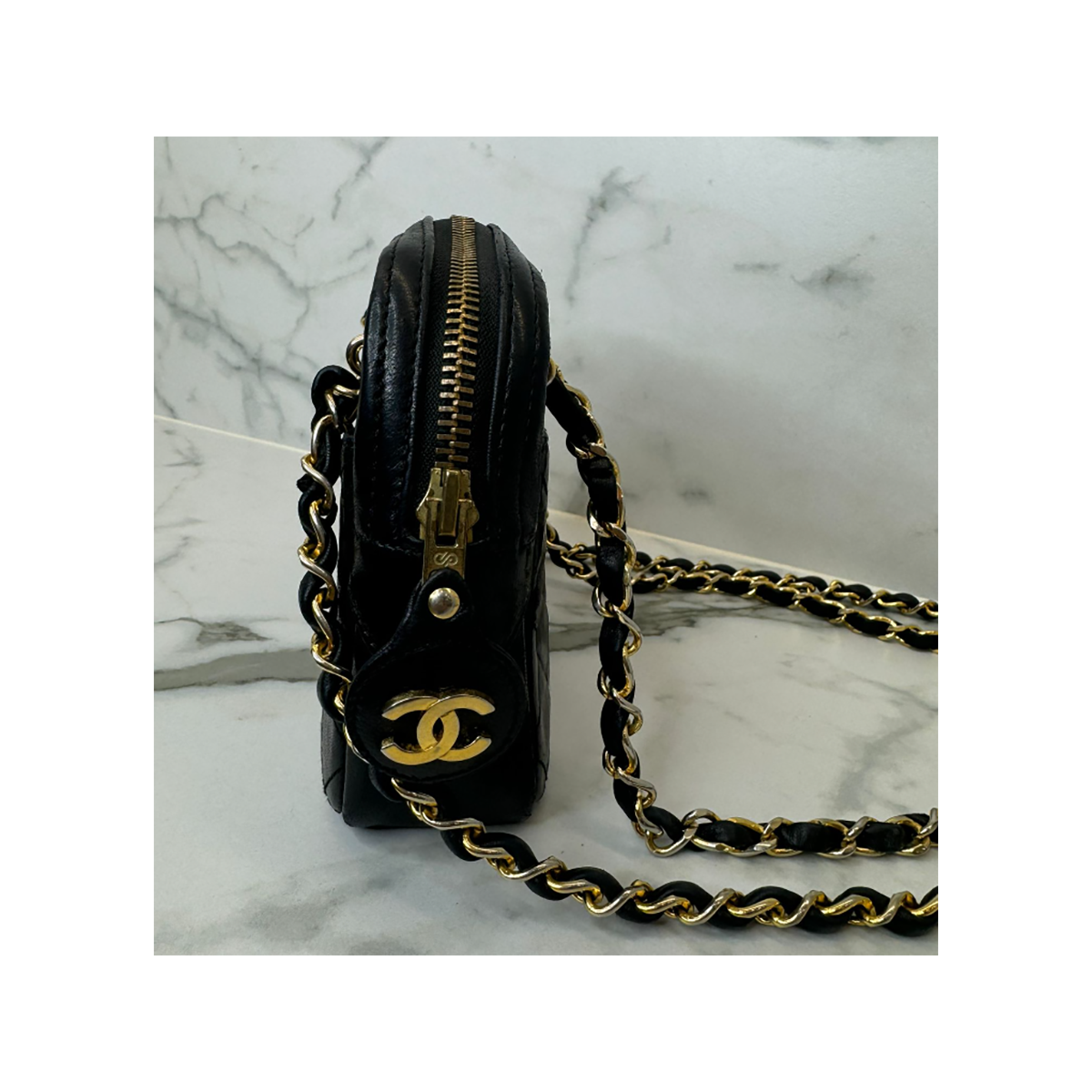 CHANEL QUILTED CHAIN SHOULDER BAG IN BLACK