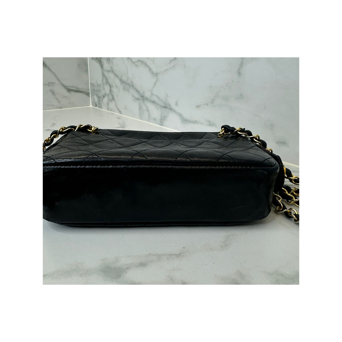 CHANEL QUILTED CHAIN SHOULDER BAG IN BLACK
